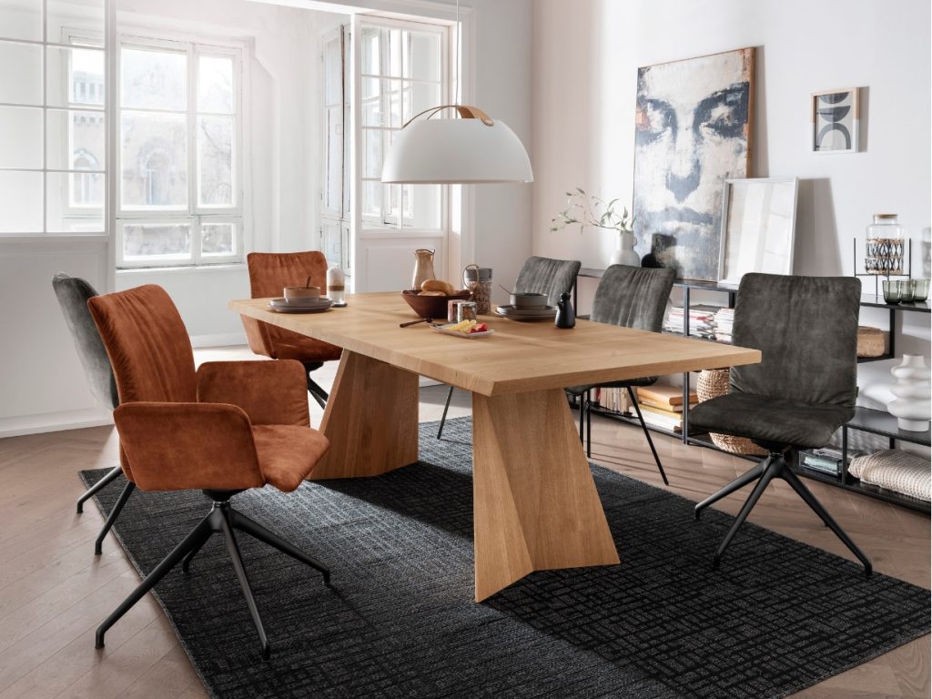 Tisch mit Stühlen 16259